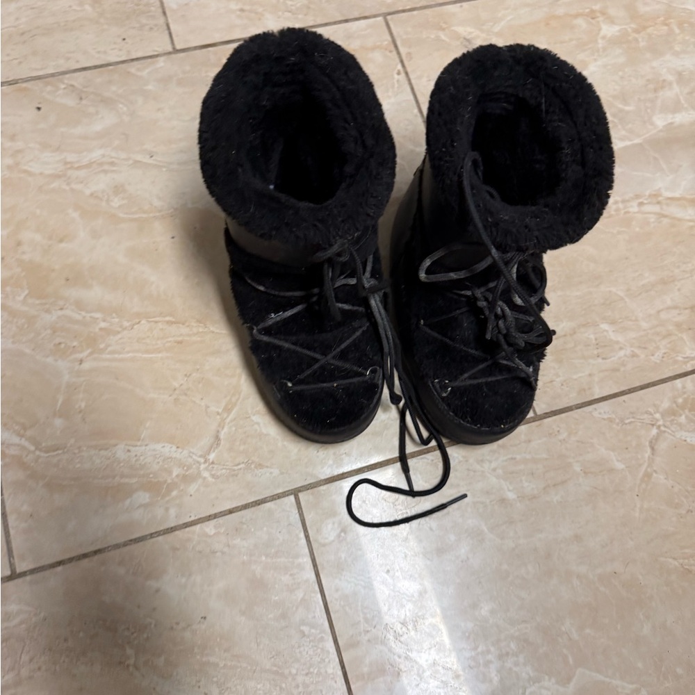 Moon Boot style  Black Fuzzy Winter Boots
